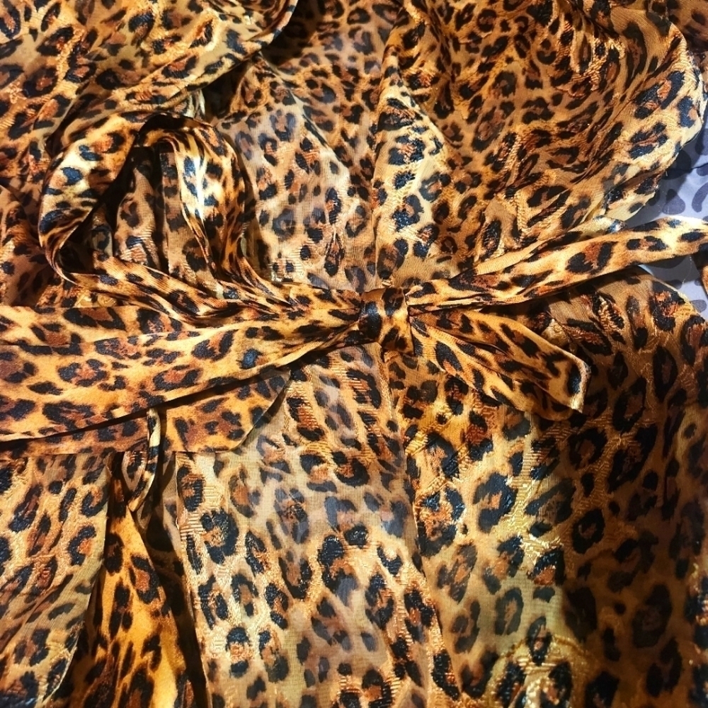 Sheer Leopard Print robe - Picture 5 of 7